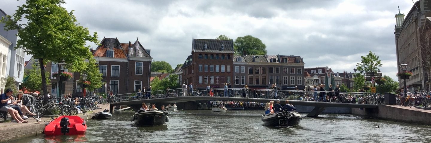 Botenrace in de grachten van Leiden